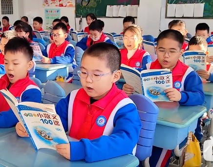 东营丽景小学三年级八班晨读视频